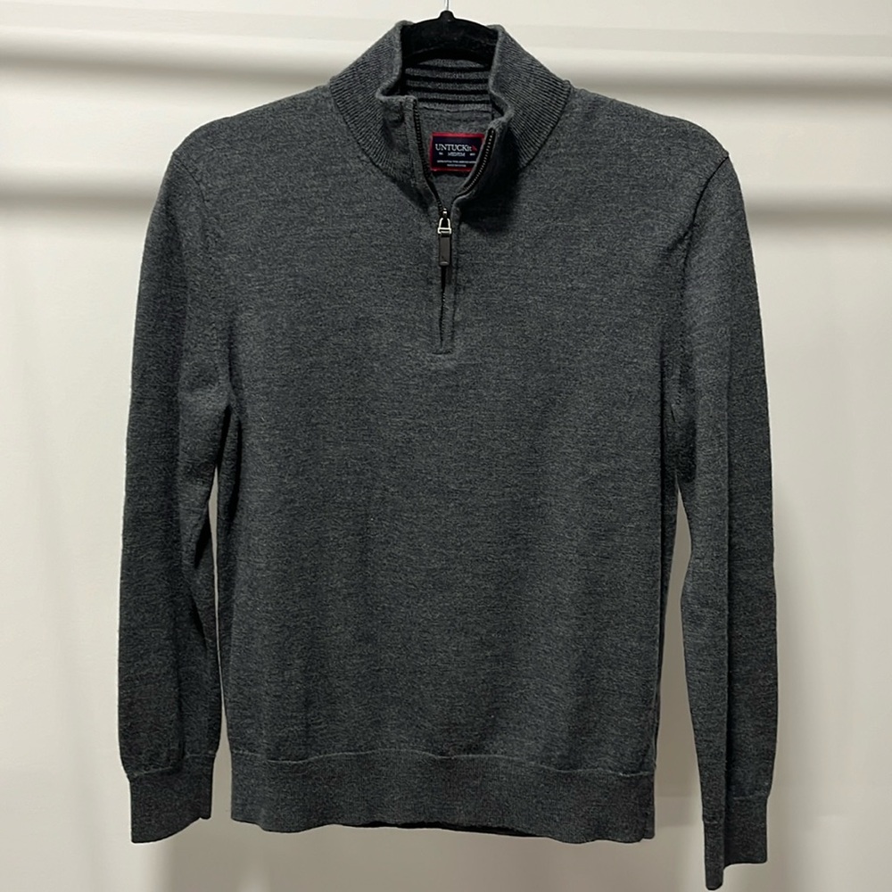 UNTUCKit 100% extra fine merino wool sweater, unisex, size M, good condition.